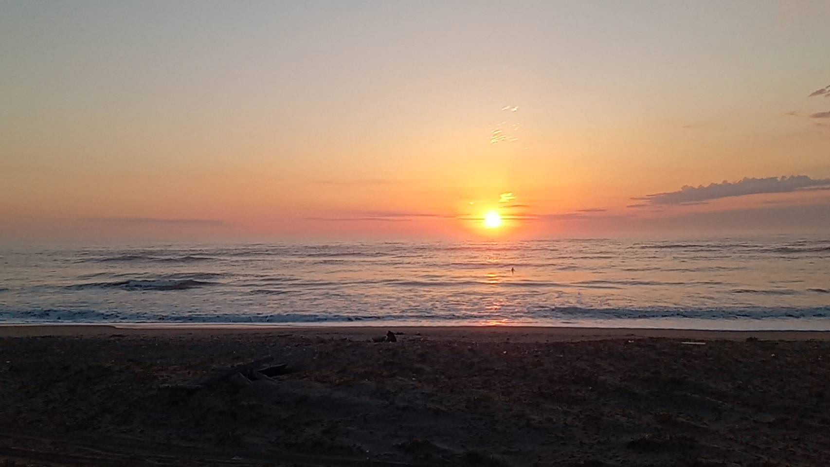 夜明けの海