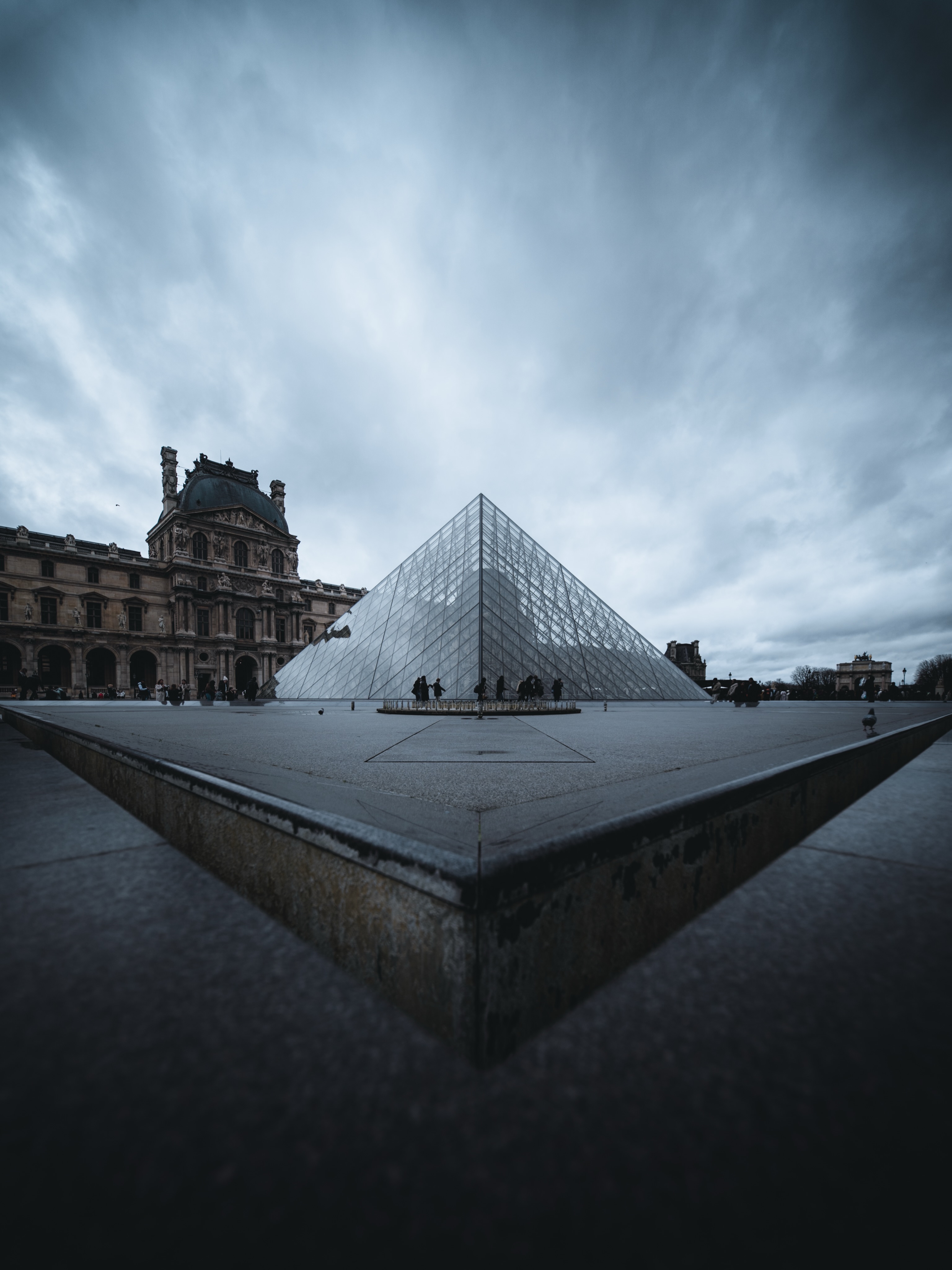 Paris symmetric